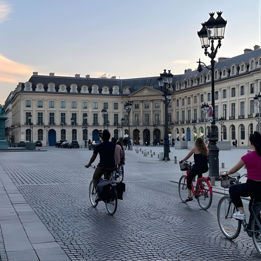 Paris Monuments Small Group Bike Tour