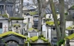 Pere Lachaise Cemetery Walking Tour in Paris