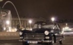 Balade VIP dans Paris en Peugeot 404 avec Champagne