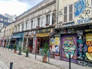La rue Dénoyez regorge de street art  ©  Move-On Magazine