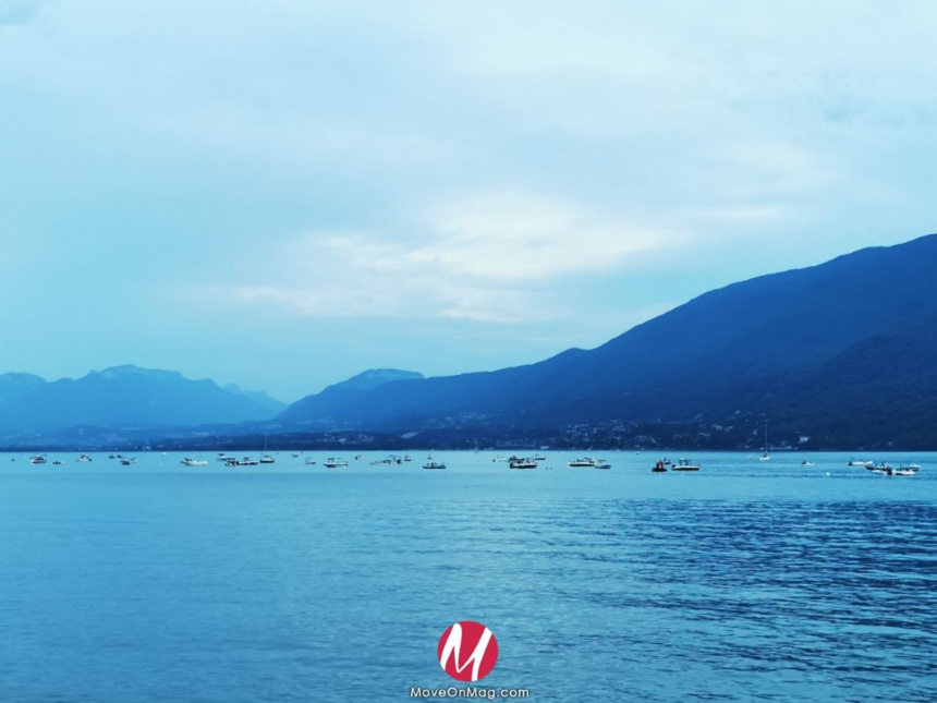 Le festival permet de découvrir des artistes tout en profitant du beau paysage que propose le lac de Bourget © Damien Tiberio