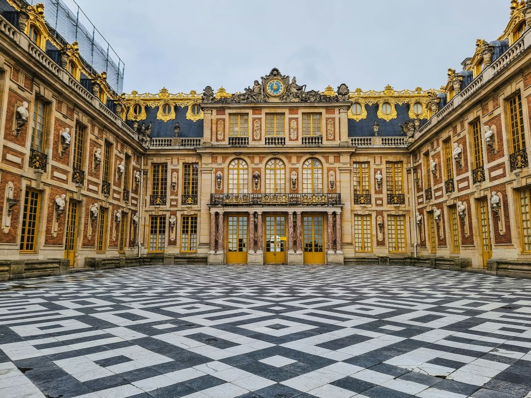 Le château de Versailles est un monument emblématique du paysage parisien © Tharus Thejus