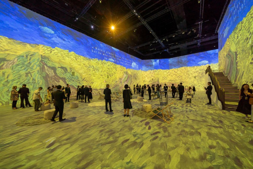 L'Expérience Immersive Van Gogh à Marseille propose aux visiteurs un voyage sensoriel dans l'univers de l'artiste grâce à des projections numériques © Fever