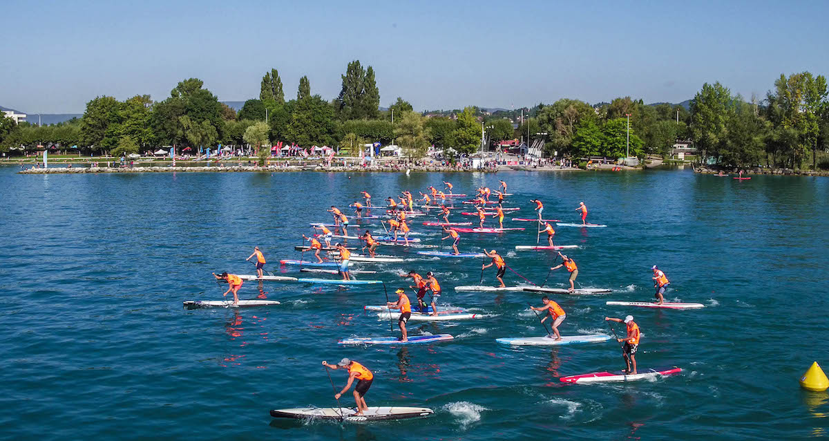 Amateurs de sports nautiques sur le lac d'Annecy @wooloomooloo