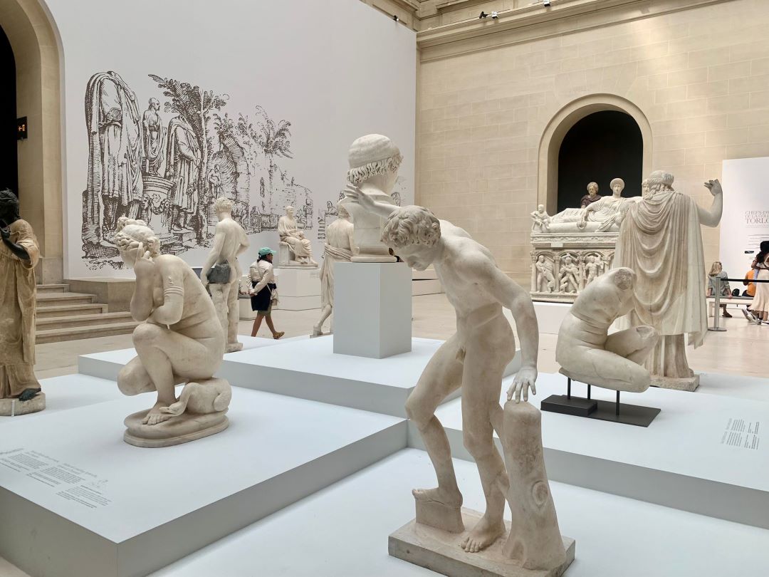 La dernière salle met en parallèle la collection de Torlonia avec certaines statues déjà présentes au musée du Louvre © Move-On Mag